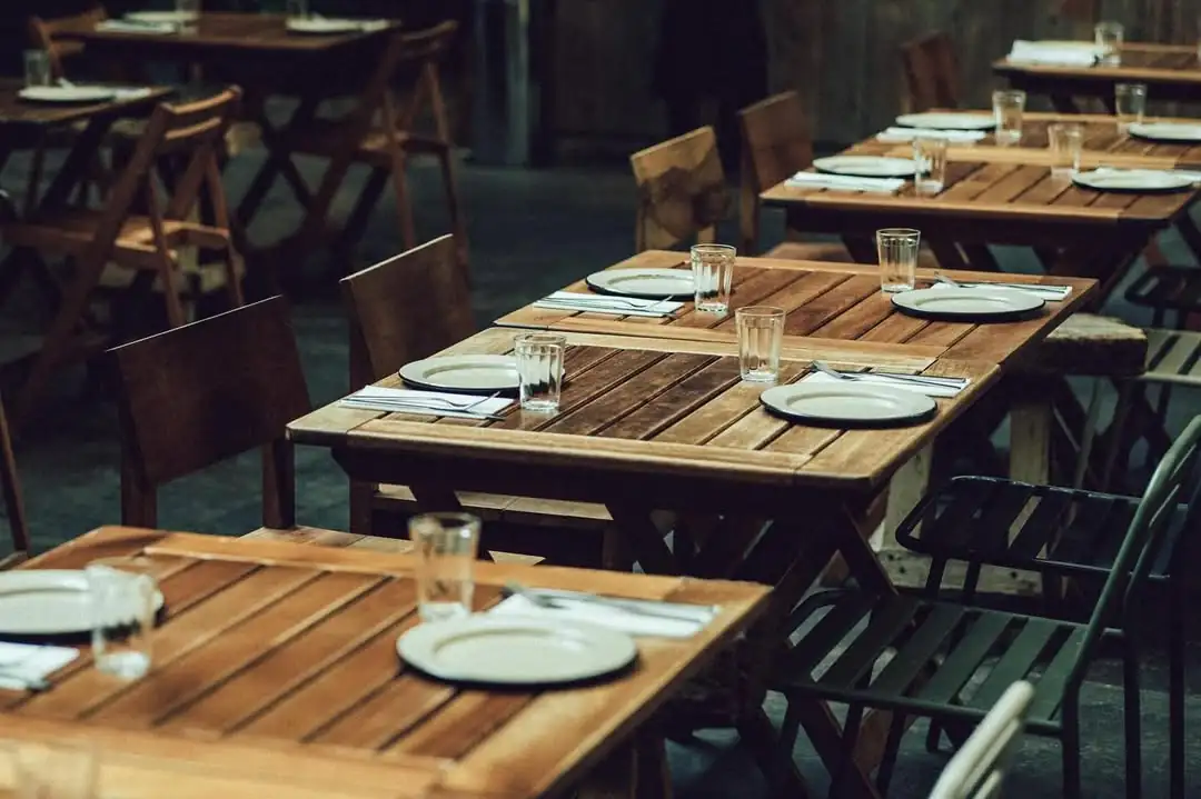 Mesas y salón Chuí